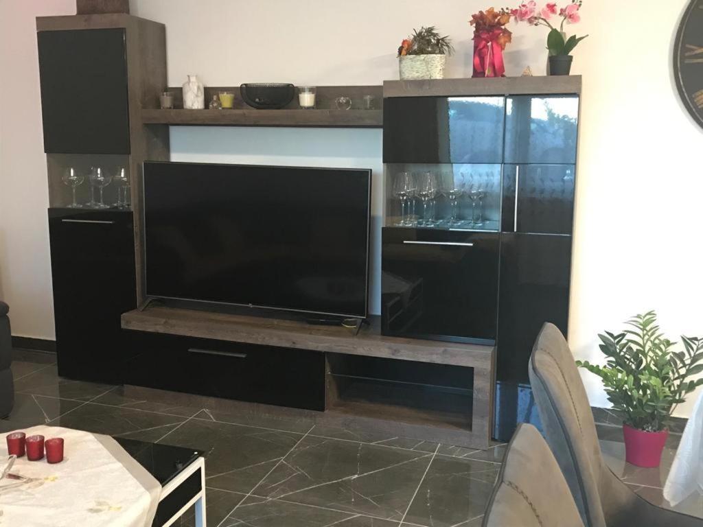 Apartmani Jukic Каштела Экстерьер фото