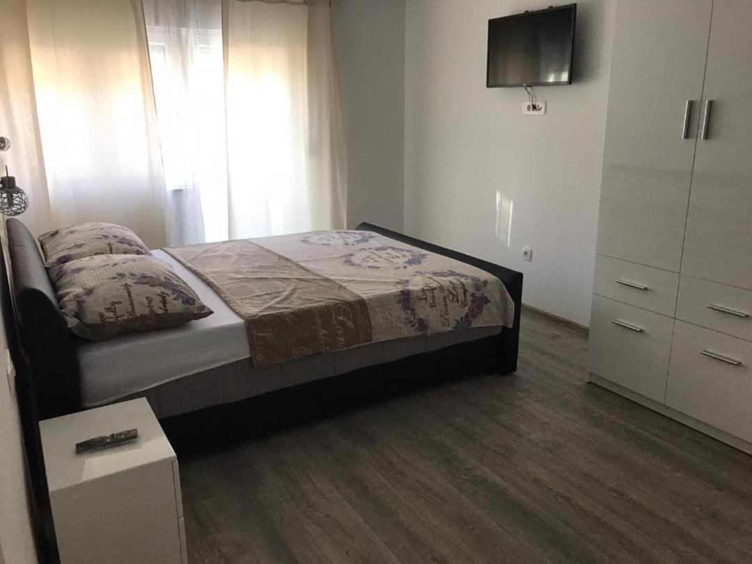 Apartmani Jukic Каштела Экстерьер фото