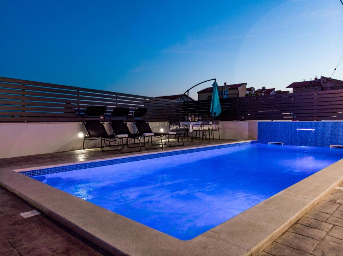 Apartmani Jukic Каштела Экстерьер фото